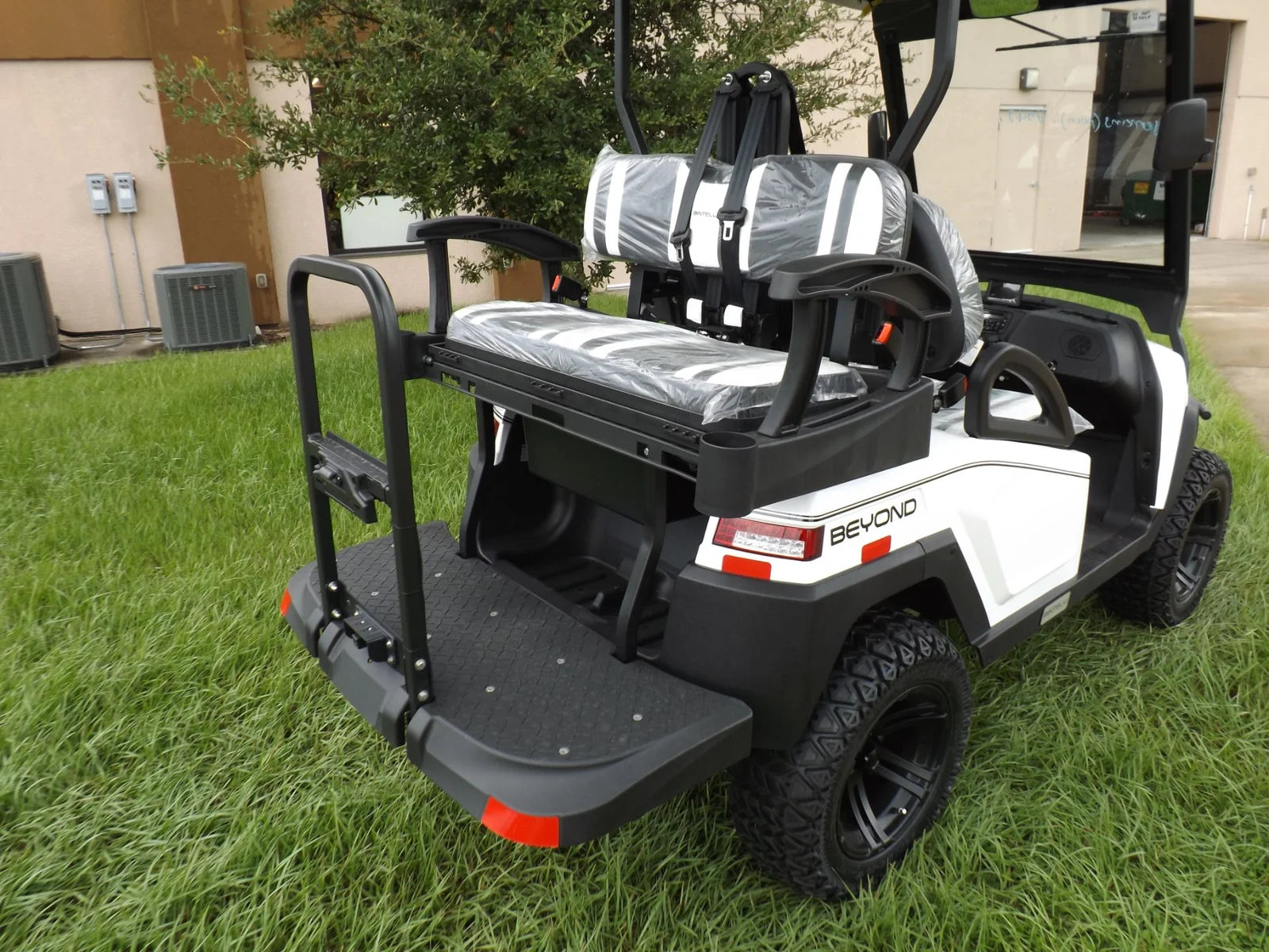 2022 Bintelli BEYOND 4P LIFTED STREET LEGAL GOLF CART