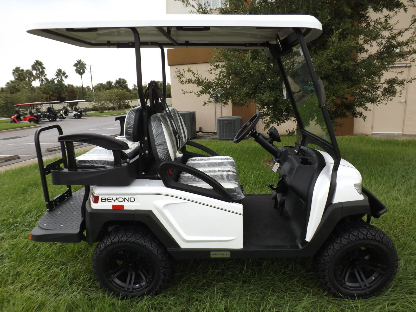 2022 Bintelli BEYOND 4P LIFTED STREET LEGAL GOLF CART
