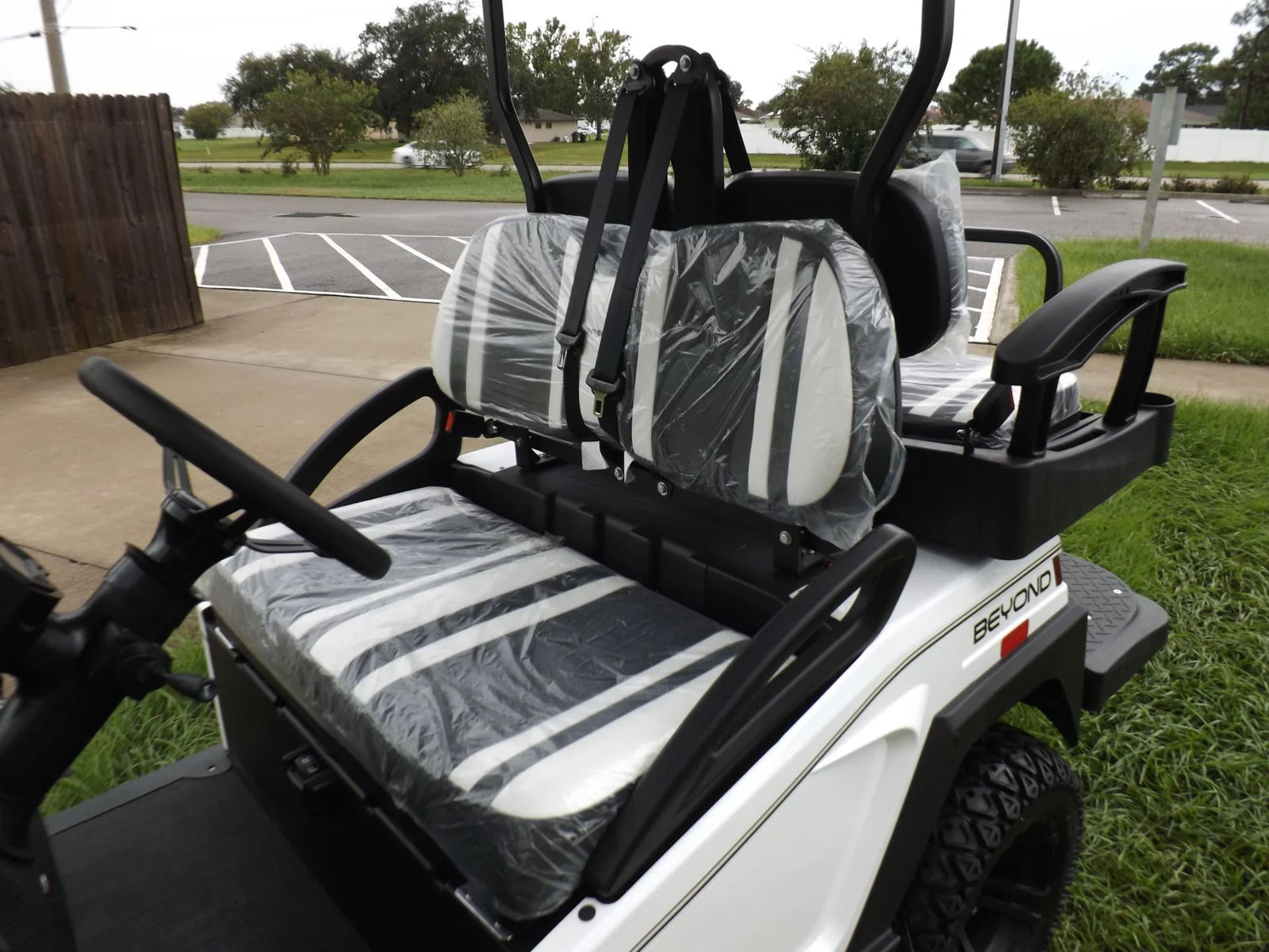 2022 Bintelli BEYOND 4P LIFTED STREET LEGAL GOLF CART